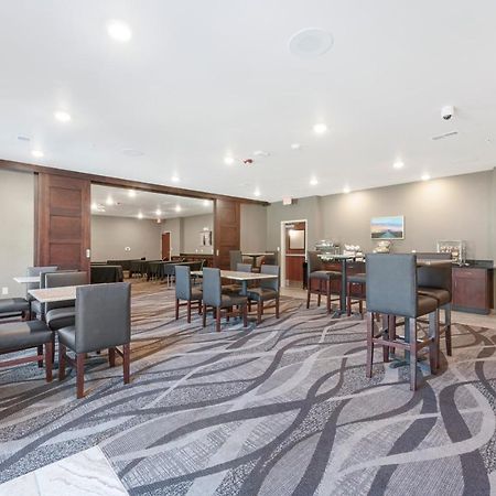 Cobblestone Hotel & Suites - Urbana Bagian luar foto
