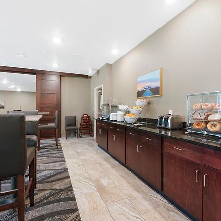 Cobblestone Hotel & Suites - Urbana Bagian luar foto