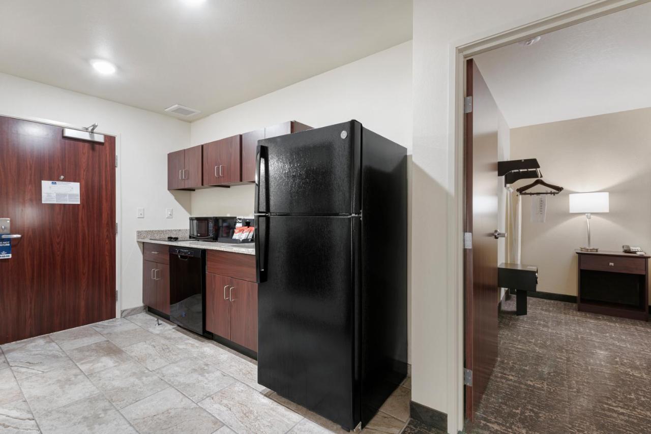 Cobblestone Hotel & Suites - Urbana Bagian luar foto