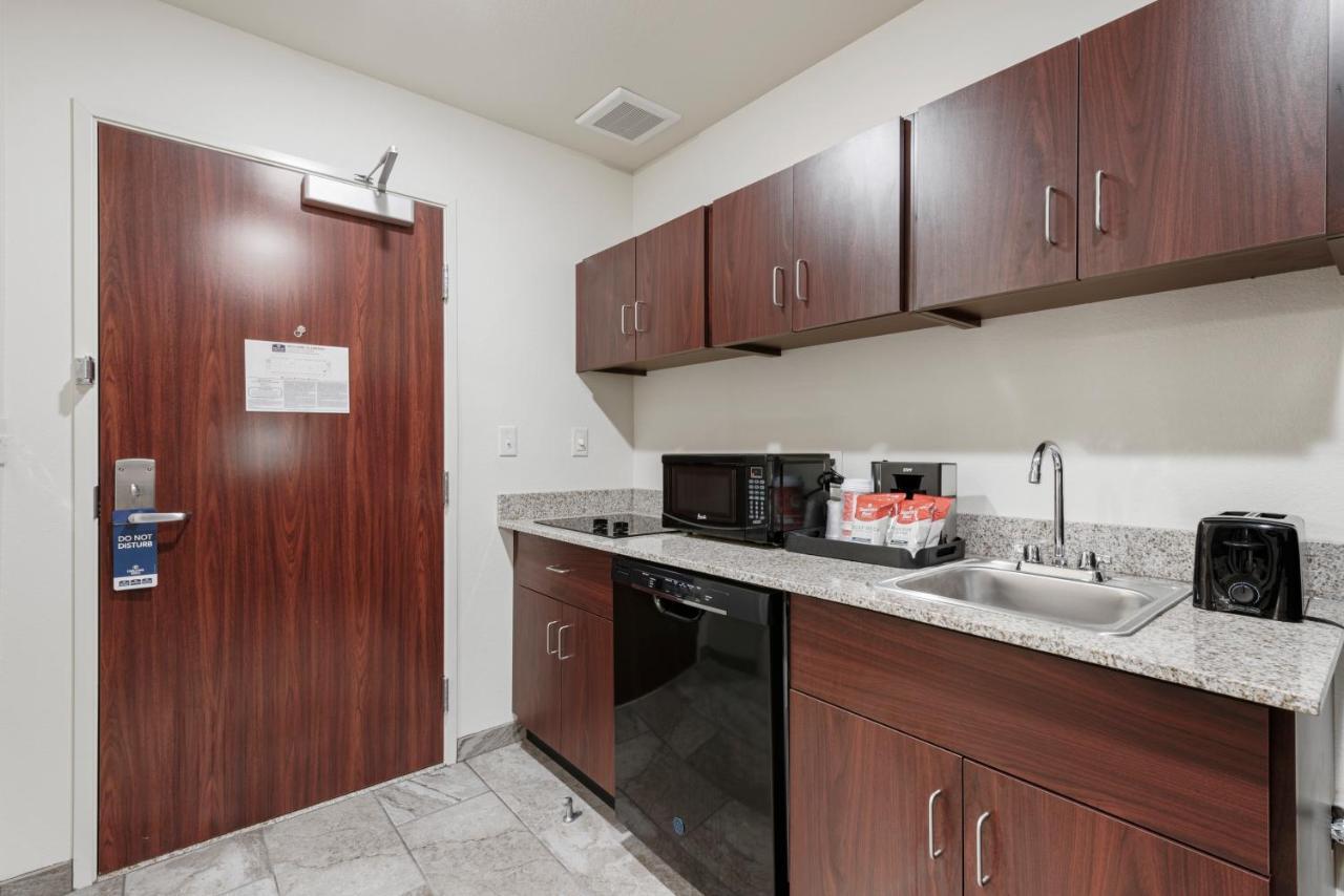 Cobblestone Hotel & Suites - Urbana Bagian luar foto
