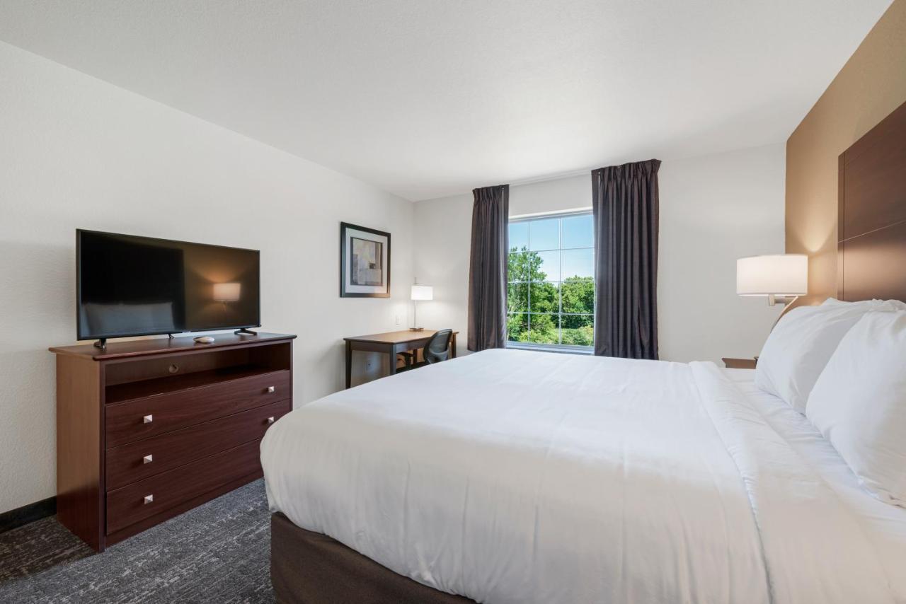 Cobblestone Hotel & Suites - Urbana Bagian luar foto