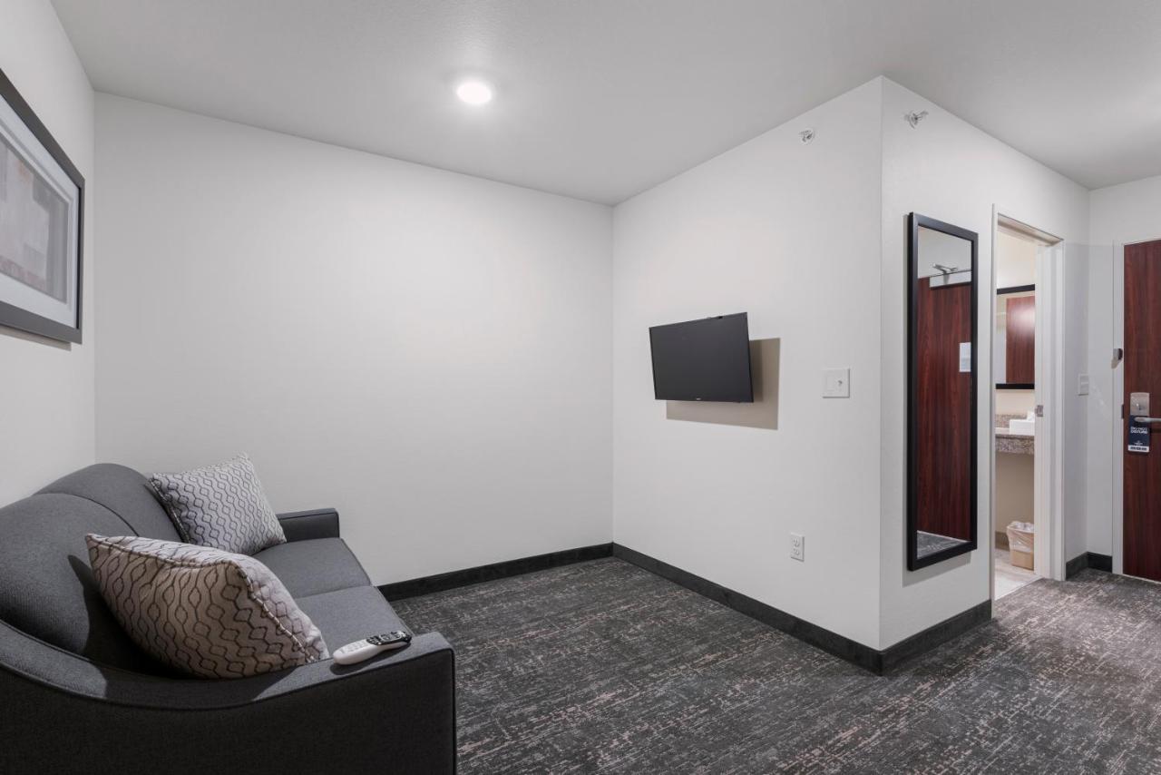 Cobblestone Hotel & Suites - Urbana Bagian luar foto