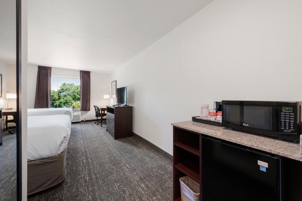 Cobblestone Hotel & Suites - Urbana Bagian luar foto