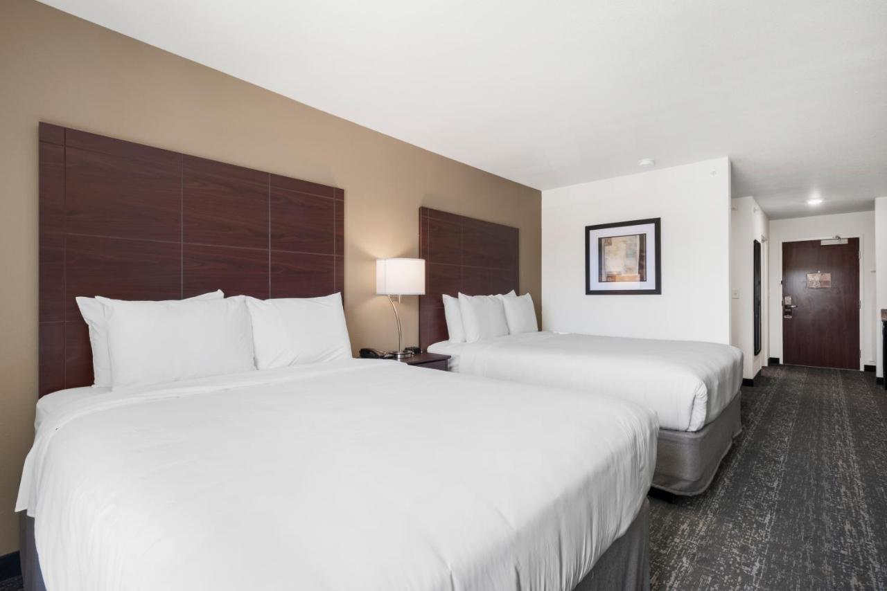 Cobblestone Hotel & Suites - Urbana Bagian luar foto