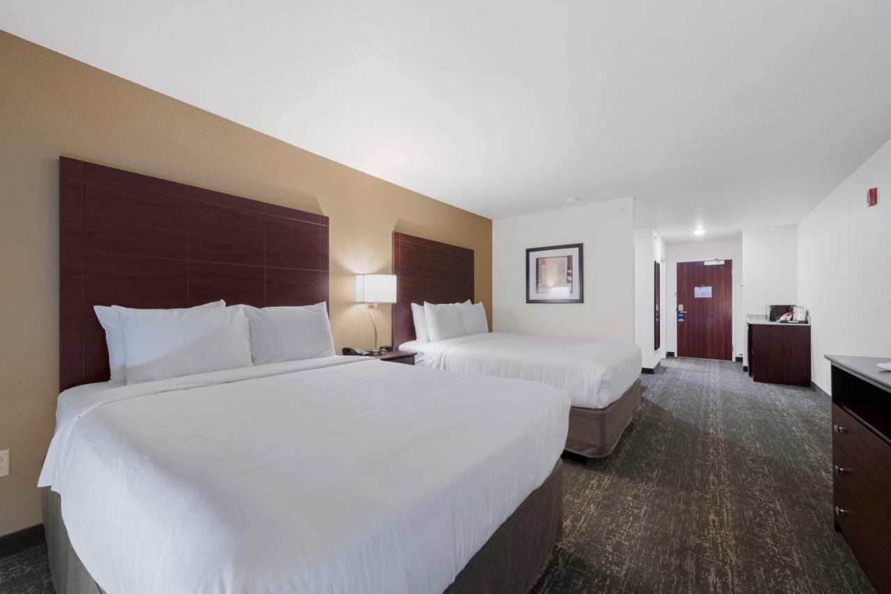 Cobblestone Hotel & Suites - Urbana Bagian luar foto