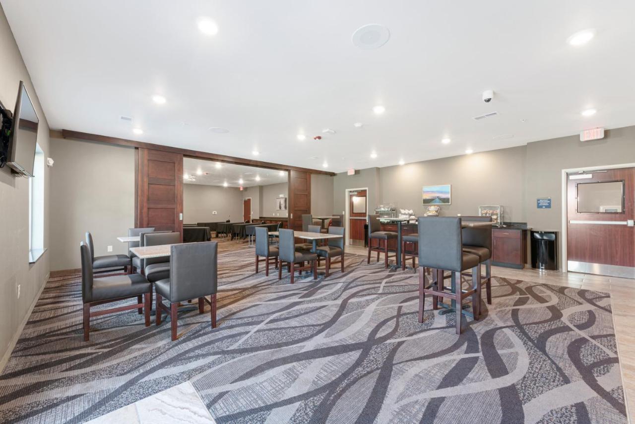Cobblestone Hotel & Suites - Urbana Bagian luar foto