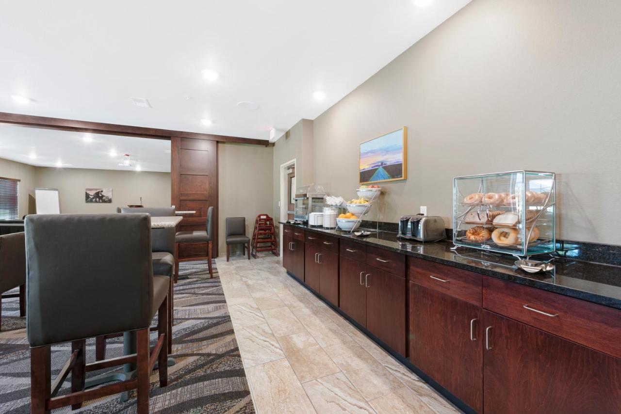 Cobblestone Hotel & Suites - Urbana Bagian luar foto